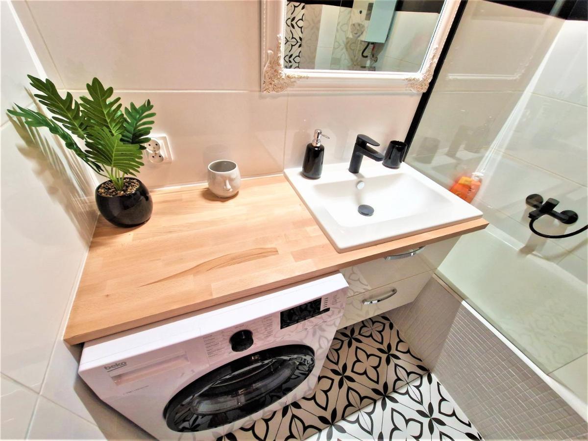 J&W Apartments Swietojanska Rooms Βαρσοβία Εξωτερικό φωτογραφία