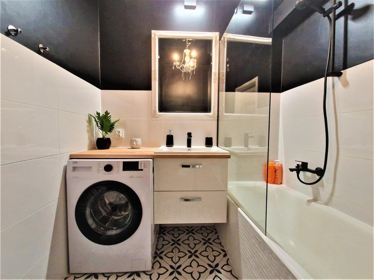 J&W Apartments Swietojanska Rooms Βαρσοβία Εξωτερικό φωτογραφία